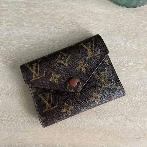 ❌SOLD❌Mint Louis Vuitton Victorine Wallet Monogram Compact MI4147 - Picture 3 of 16